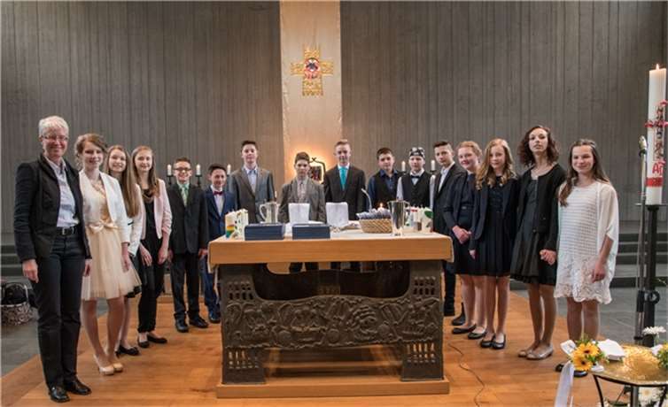 Unter anderem getauft beziehungsweise konfirmiert wurden: Nicole Haberlas, Stephanie Piel, Nina Loosen, Paulo dos Santos de Almeida, Maarten Wilhelmy, Sebastian Lieder, Tobias Hoffmann, Markus Bauer, Anton Rörich, Nico Müller, Gloria Dorschu, Julia Bartz, Amelie Schmitt und Karolin Jakobi.Foto Flück