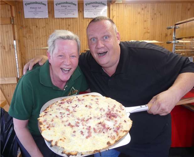 Unter anderem gingen die herrlich knusprigen Flammkuchen als deftige Weinunterlage weg wie warme Semmel.