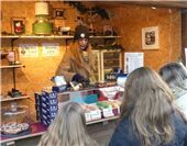 Unter anderem hatten die Stände mit süßen Gaumenfreuden erwartungsgemäß Hochkonj...