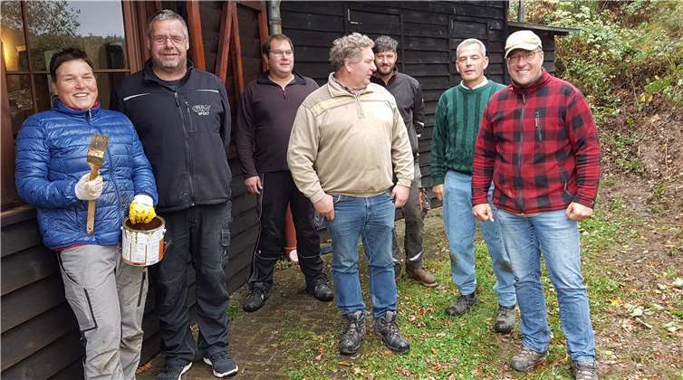 Unter anderem hatten die freiwilligen Helfer der Grillhütte in Wimbach einen neuen Anstrich verpasst. Foto: privat