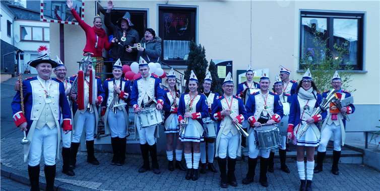 Unter anderem in Ockenfels zeigte sich der Tambour-Corps in ihrem neuen Dress. Foto: privat