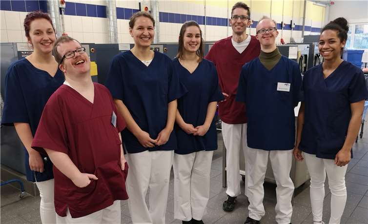 Unter anderem in der Wäscherei lernten die Studenten das inklusive Arbeiten kennen.