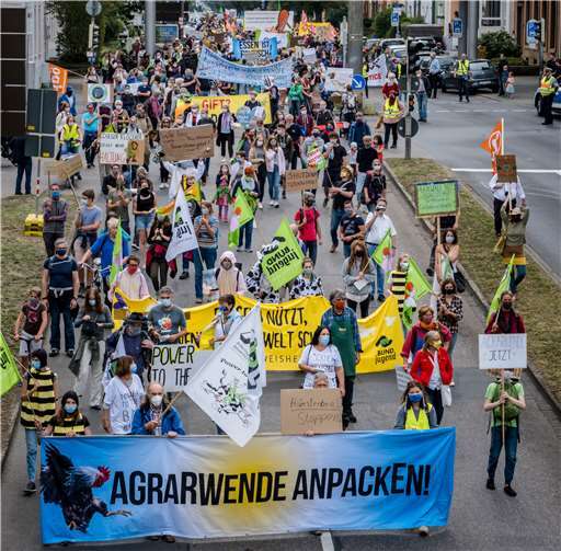 Unter anderem kritisieren die Demonstranten die Vergabekriterien für Agrar-Subventionen.