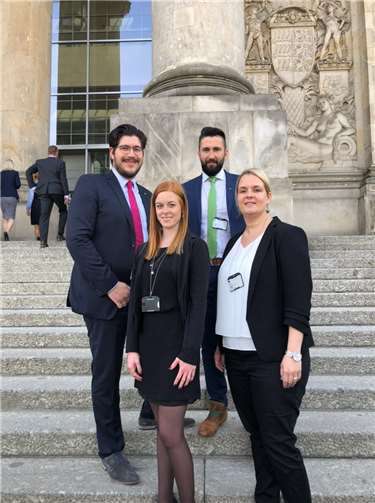 Unter anderem nahmen die Wirtschaftsjunioren Viktor Kurz, Roland Walta, Kirsten Müller und Lena Leitner an dem Know-How-Transfer teil.