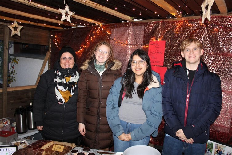Unter anderem selbstgebackene Kuchen gab es beim Rotaract Club Ahrtal.  Fotos:DU