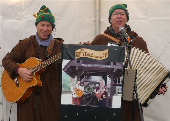 Unter anderem sorgten die beiden Mühlensänger für eine angenehme Musikunterhaltung.