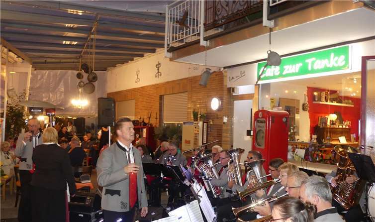 Unter anderem spielten die Wiellander Musikanten aus den Niederlanden zu einem böhmischen Abend auf.