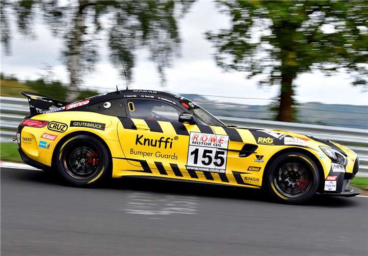 Unter anderen pilotierte Lokalmatador Tobias Wahl Black den Falcon Mercedes AMG GT4 auf den dritten Rang in der SP8T.