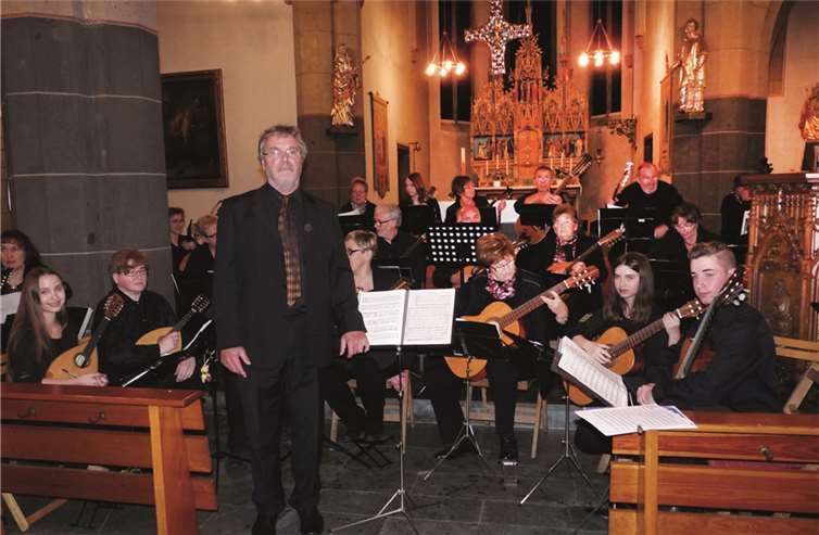Unter dem Dirigat von Thomas Braun boten die beiden Mandolinen-Orchester aus Mendig/Trimbs und Mülheim-Kärlich einen musikalischen Kunstgenuss der Extra-Klasse.
