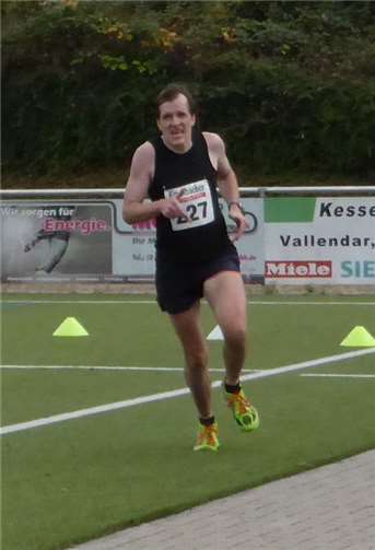 Unter dem Jubel von den Zuschauern liefen die Teilnehmer über die Ziellinie.