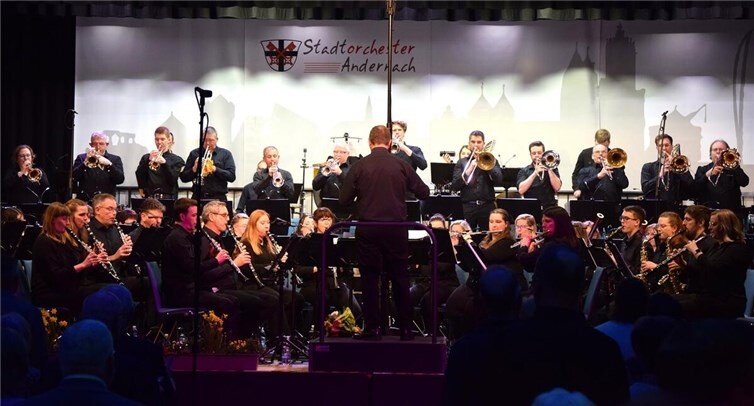 Unter dem Motto „80s-Flashback“ entführte das Stadtorchester Andernach sein Publikum auf eine musikalische Zeitreise in ein Jahrzehnt voller Kult, Hits und unvergesslicher Melodien.Foto: privat