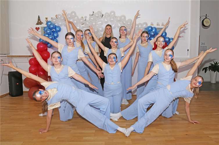 Unter dem Motto „Die vier Elemente“ präsentierten die Gruppen zehn Shows, die das Publikum in die Welt von Feuer, Wasser, Erde und Luft entführten. Fotos: TSG DanceXpress Urmitz e.V.