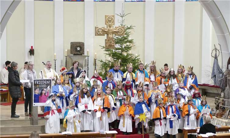 Unter dem Motto „Frieden - im Libanon und weltweit“ waren in der Pfarrgemeinde St. Clemens in Dierdorf insgesamt 55 Sternsinger unterwegs.Foto: privat