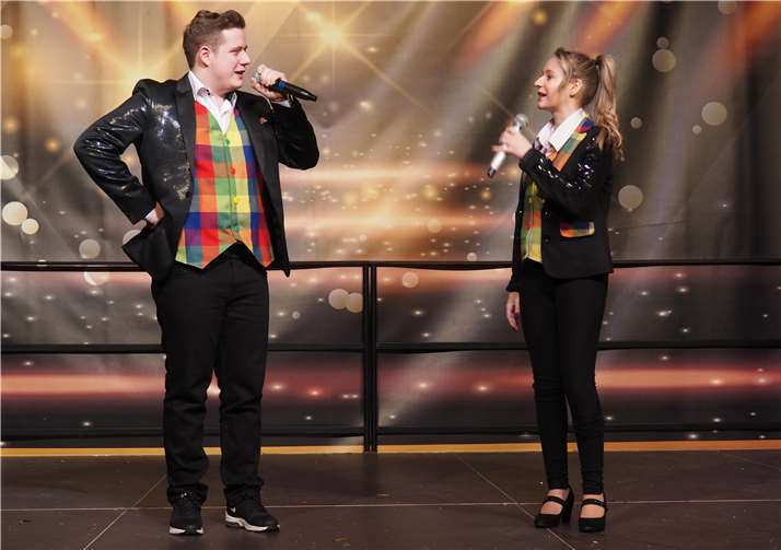 Unter dem Motto „Geschwister in der Bütt“brachten „Lena und Nicklas“ eine super Show auf die Bühne.
