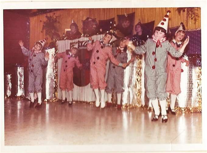 Unter dem Motto „Harlekin“ bestritt Karins Tanzgruppe 1970 seinen ersten Tanz.