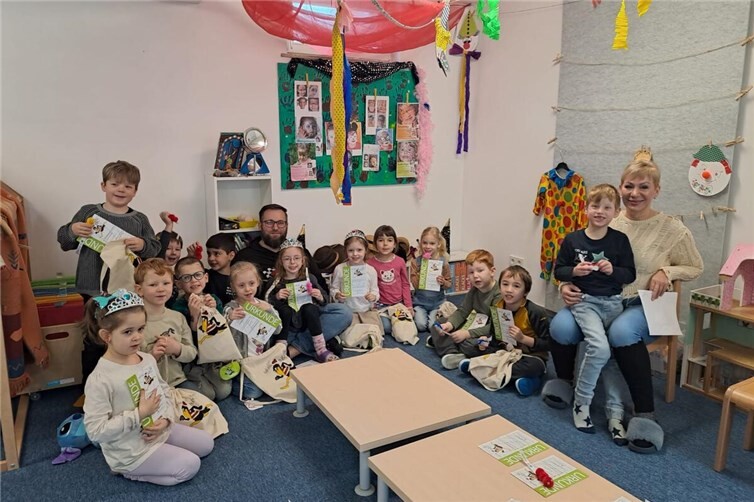 Unter dem Motto „Ich bin BibFit – der Bibliotheksführerschein für Kindergartenkinder“ besuchte das Team der Bücherei St. Laurentius die diesjährigen Vorschulkinder der Kita Nentershausen.