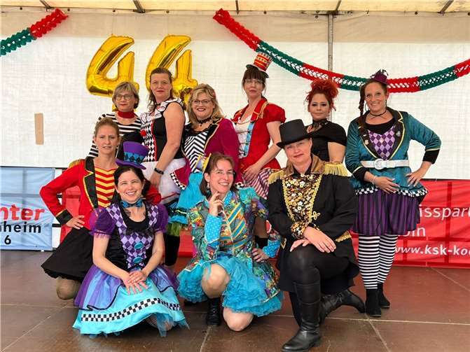 Unter dem Motto „Karneval im Mai“ feierte die Stadt-Garde Meckenheim e.V. ihren jecken Geburtstag auf dem Merler Dorfplatz. Foto: privat
