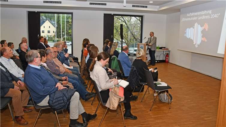 Unter dem Motto „Klimaneutraler Landkreis 2040“ wurde in der Stadt- und Kongresshalle Vallendar eine Auftaktveranstaltung zur Klimaneutralität abgehalten.  Foto: Kreisverwaltung MYK/Damian Morcinek