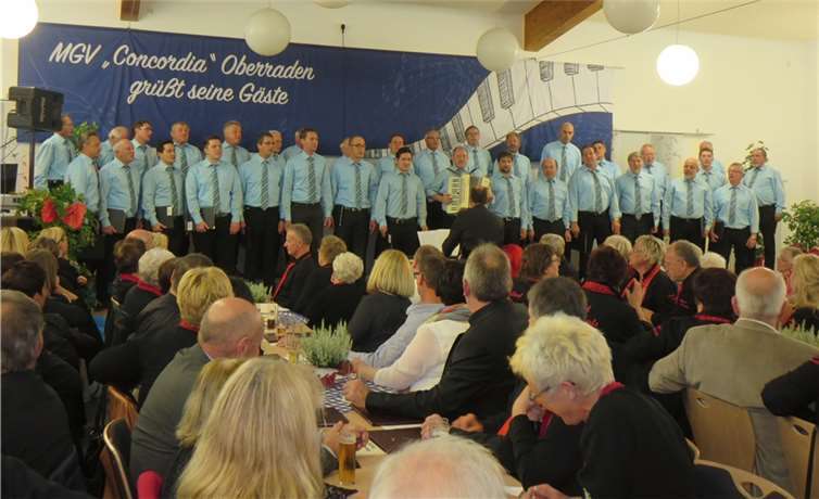 Unter dem Motto „Kölsch, Schlager und mehr“ lud der MGV Concordia Oberraden zu seinem mittlerweile schon traditionellen „Kölschen Abend“ ein.privat