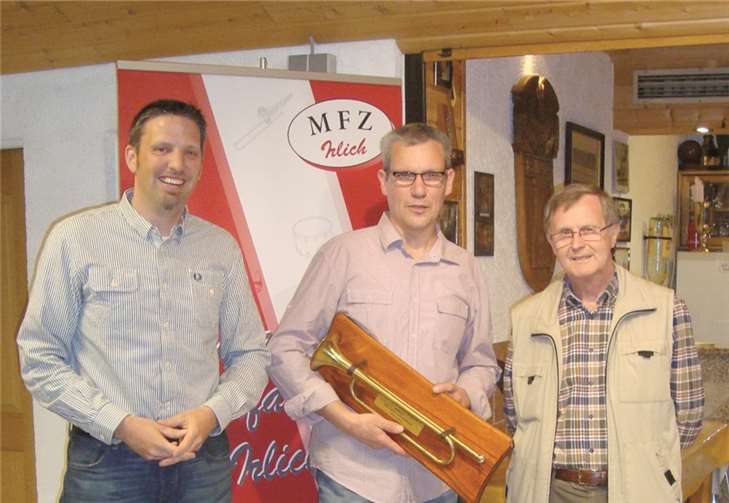 Unter dem Motto "Lebendiger Verein" referierte (v.li.): der Erste Vorsitzende Carsten von der Lippe. Neues Ehrenmitglied ist der scheidende Geschäftsführer Frank Kern, neben ihm Kassierer Erich Metzler. privat