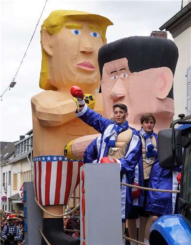 Unter dem Motto: „Lieber Faustschlag als Atomschlag“ stellte HiMiRe Trumpund Kim Jong-un in den Ring.