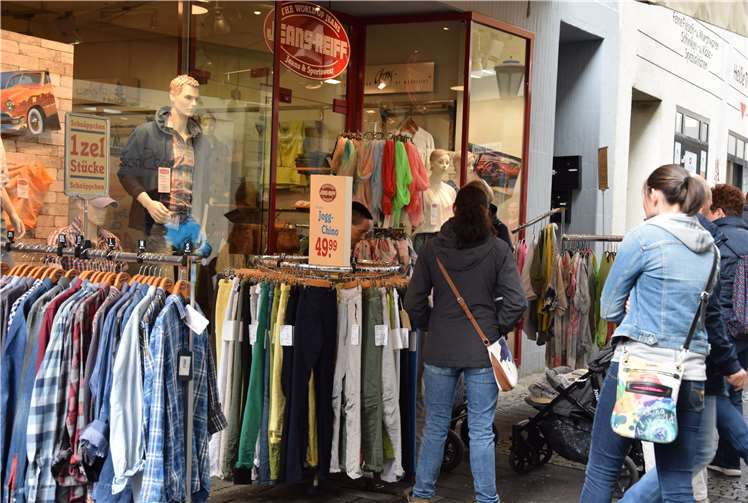 Unter dem Motto „Musik liegt in der Luft“präsentierten die Einzelhändler ihre neue Frühlingsmode.