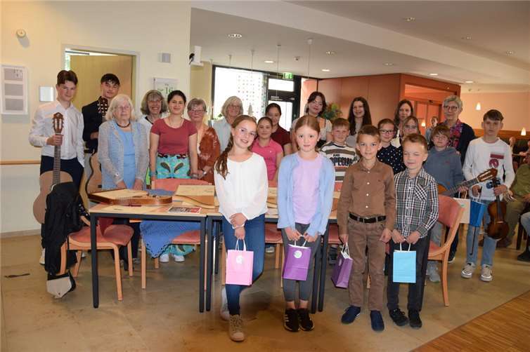 Unter dem Motto „Musik verbindet Jung und Alt“ fand ein mitreißendes Konzert der Kreismusikschule Mayen-Koblenz im Seniorenzentrum Katharina Kasper in Andernach statt. Foto: Ulla Buchmann