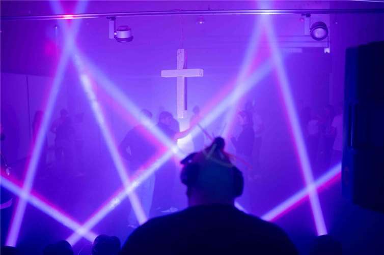 Unter dem Motto „Partysegen“ hat die Evangelische Jugend Westerwald einen außergewöhnlichen Abend auf die Beine gestellt. Foto: Hieu Duong