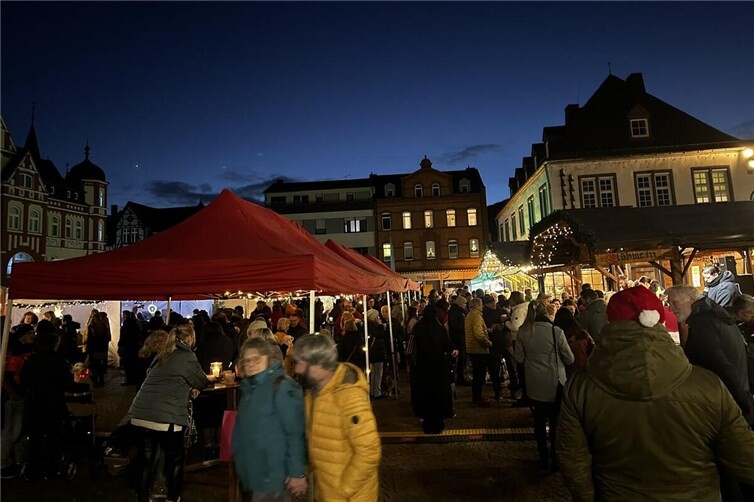 Unter dem Motto „Sechs Märkte, ein Gefühl“ verwandelt sich Lahnstein zur Adventszeit in eine romantische Weihnachtswelt. Fotos: Stadt Lahnstein