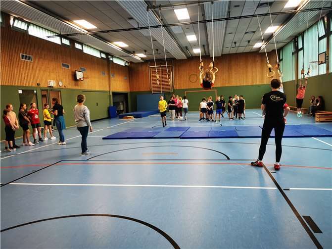 Unter dem Motto: „Sportliche Entdecker: Auf Europareise zum Abzeichen“ lernten die Kinder unter Betreuung von TuS-Trainern und Lehrkräften die volle Bandbreite des Sportabzeichens kennen.  Foto: privat