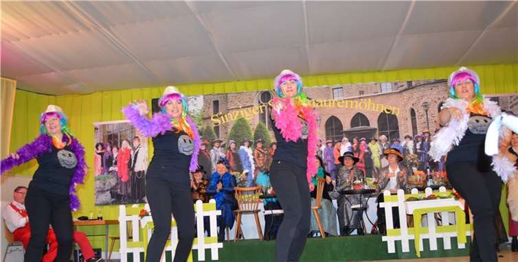 Unter dem Motto „Tanz Coleurs“ stellten sich die "Neuen" Möhnen vor.AB