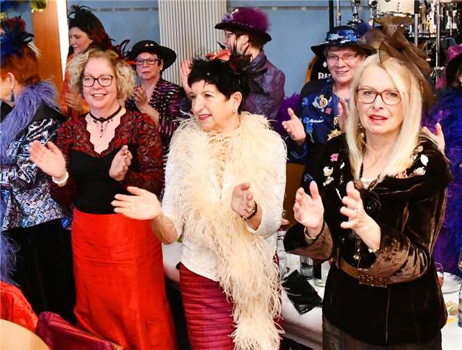 Unter dem Sessionsmotto „M’r schwaaden on lewwen Heimat“ wurde kräftig gefeiert.