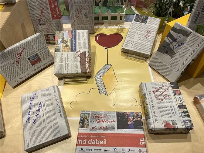 Unter dem Slogan „Blind Booking“ konnten die Kunden zum diesjährigen „Welttag des Buches“ ein Überraschungsbuch gegen eine Spende an die Tafel erhalten.