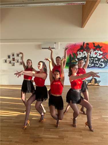 Eleganz trifft Dynamik Unter dem Titel „Lady Latin - Dein Tanz, Dein Moment“ bietet der Verein TSG DanceXpress Urmitz e.V. einen wöchentlichen Tanzkurs ausschließlich für Frauen an. Foto: privat