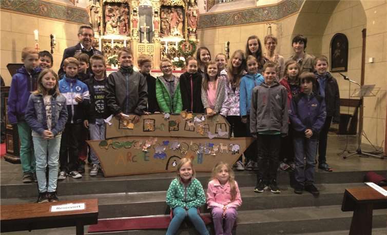 Unter dem Zeichen des Regenbogens und seiner kirchlichen Bedeutung stand die diesjährige Kommunion in Oberfell. privat