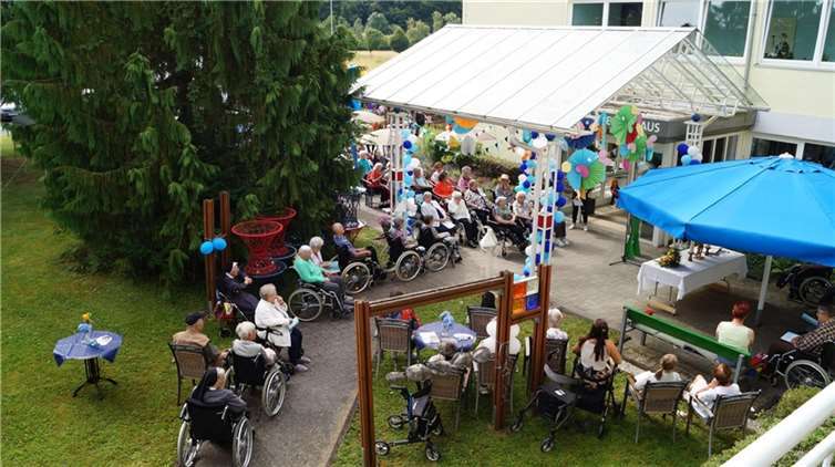 Unter dem strahlend blauen Himmel und bei herrlichem Sommerwetter fand das jährliche Sommerfest im Margaretha-Flesch-Haus statt.  Foto: Margaretha-Flesch-Haus