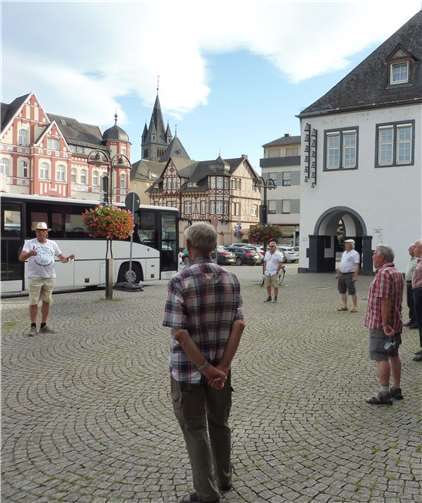 Unter dem uralten Motto „Frohsinn im Frohsinn“, das jetzt vielleicht umgedichtet werden sollte in „Echt kloor beim Männerchor“, lud Michael Eisenbarth seine Sangesbrüder zu einer als Abendspaziergang durchgeführten Kalauer-Tour ein.Foto: privat