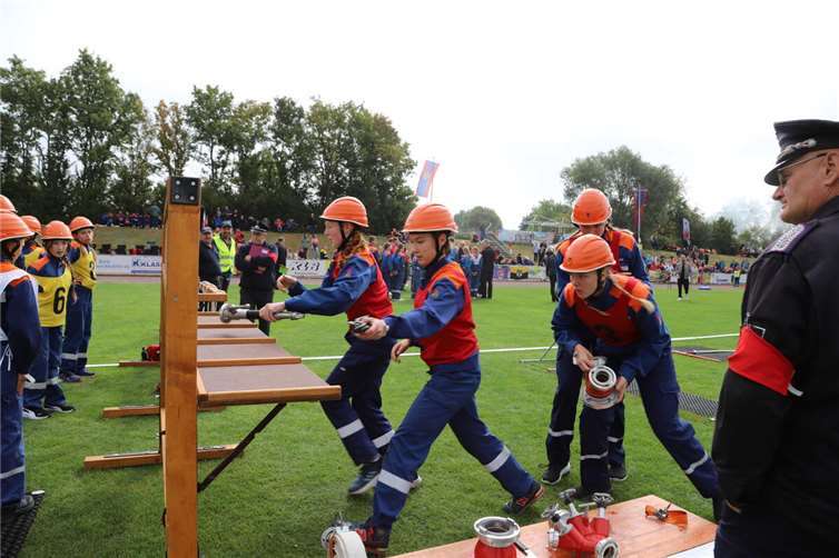 Unter den Augen der Wertungsrichter mussten Feuerwehrtechnische Aufgaben erfüllt werden.