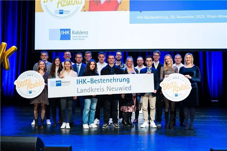 Unter den Geehrten befinden sich auch 21 ehemalige Auszubildende aus dem Landkreis Neuwied.  Foto: Kai Müller