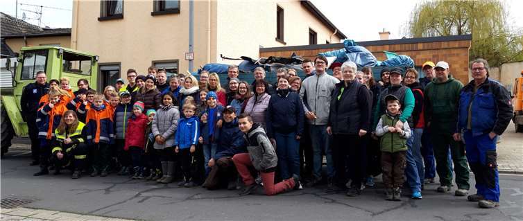 Unter den Helfern des ASL Ochtendung bei der Aktion „Saubere Landschaft“ waren alle Altersgruppen vertreten. Foto: privat