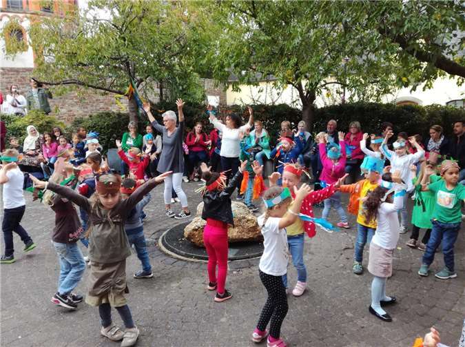 Unter den Themenschwerpunkten Feuer, Wasser, Erde und Luft konnten die Kinder an vier Tagen in verschiedenen Räumlichkeiten die Elemente und damit ein Teil von Gottes Schöpfung unter die Lupe nehmen.privat