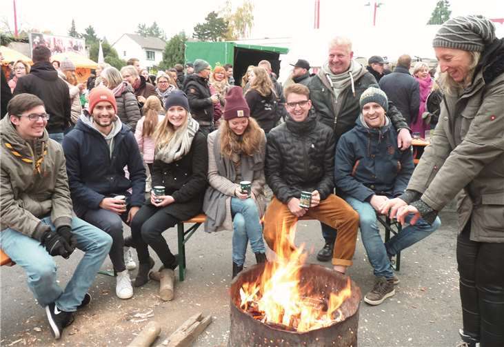 Unter den zahlreichen Besuchern befanden sich auch einige designierte Mitglieder des karnevalistischen Mendiger Adels.