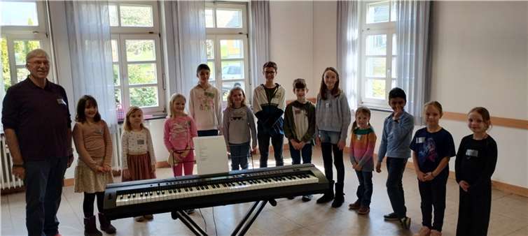 Unter der Leitung des erfahrenen Musikers Helmut Vorschütz erlebten die Kinder drei kurzweilige Stunden.  Foto: privat