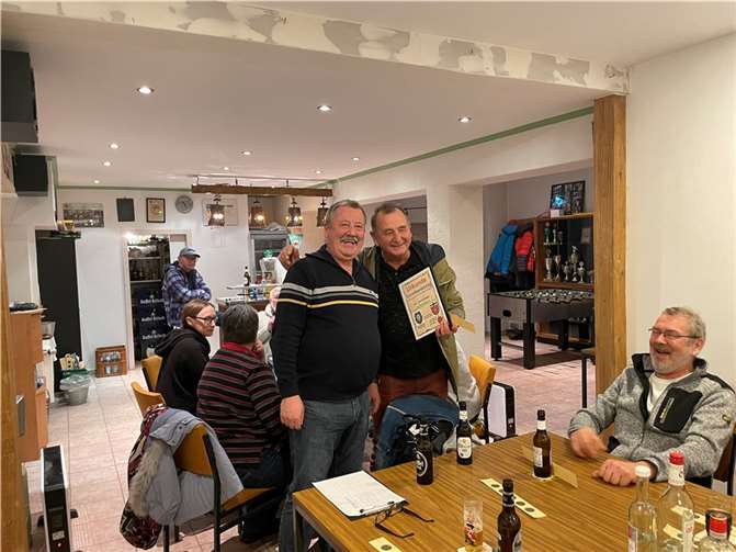 Unter der Leitung vom Brudermeister Uwe Prassel mit seinen Kameraden wurde der Scheibenkönig Frank Dittert mit 48 Ringen ermittelt.