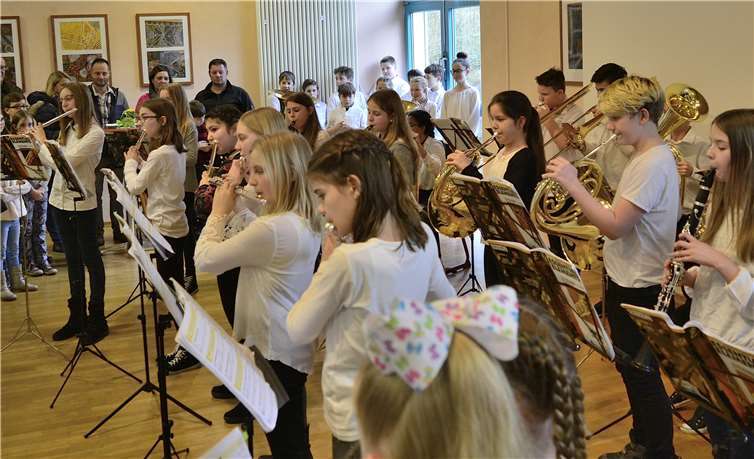 Unter der Leitung von Anke Braun zeigte die Bläserklasse ihr Können. privat