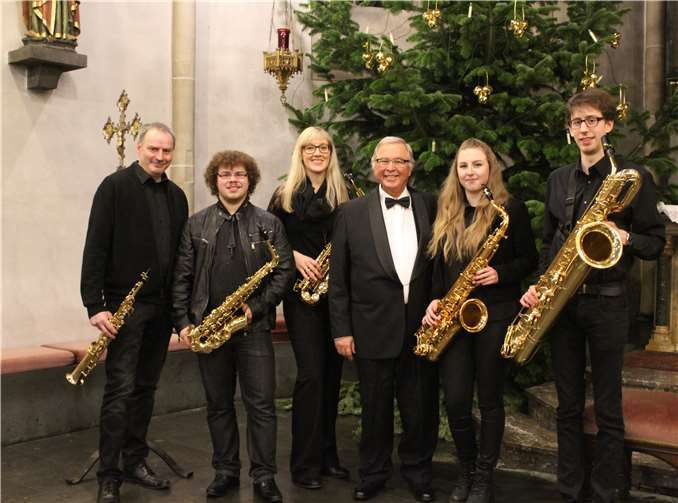 Unter der Leitung von Harrie Boers spielen Eckard Schleich am Sopransaxophon, Laura Wehren und Marcel Vollmann am Altsaxophon, Katja Prämassing am Tenorsaxophon und Daniel Schleich am Baritonsaxophon. Foto: Stadtorchester Adenau e.V.