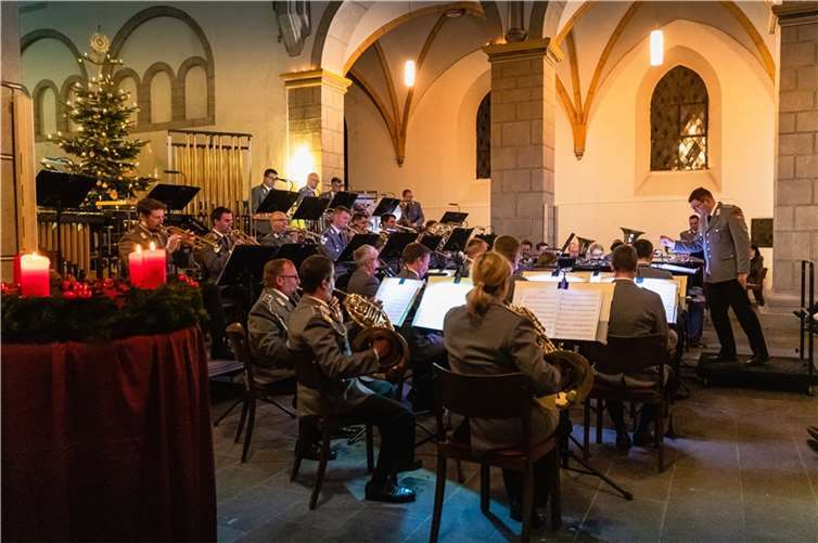 Unter der Leitung von Hauptmann Wolfgang Dietrich präsentierte das Heeresmusikkorps Koblenz wieder eine Mischung musikalischer Leckerbissen.