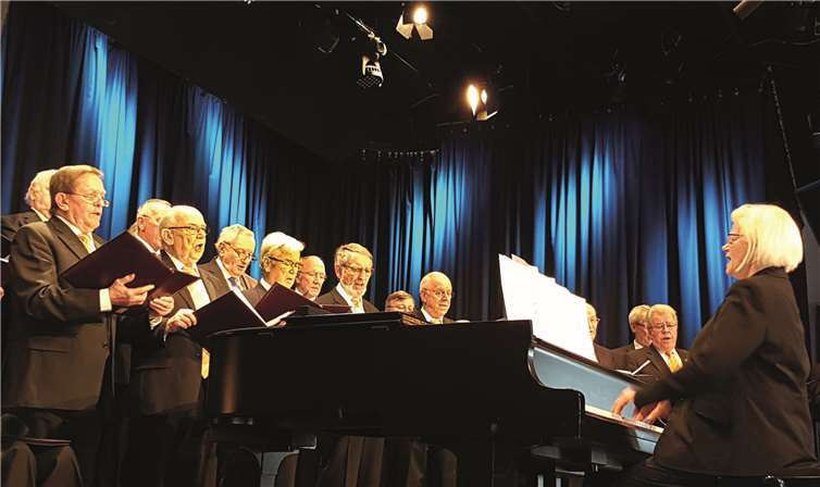 Unter der Leitung von Kreis-Chorleiterin und Chordirektorin BarbaraNöst-Butz beeindruckte die MännerchorgemeinschaftAndernach-Kell-Miesenheim mit vielseitiger Chorliteratur.