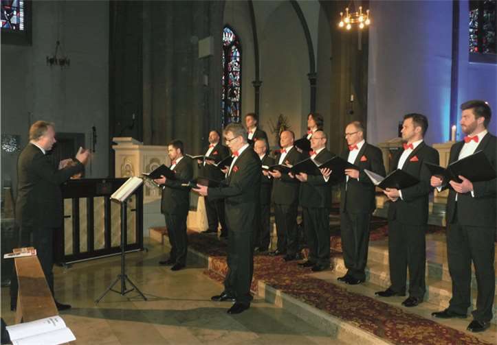 Unter der Leitung von Michael Christ (li.) verwöhnten die Mainzer Hofsänger die zahlreich erschienenen Besucher mit einem Konzert der Extraklasse.