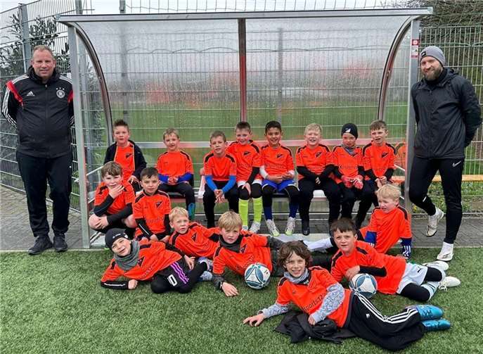 Unter der Leitung von Trainer Sascha Bauch und mit der Unterstützung von Jonas Klippel wurden die jungen Fußballer nicht nur sportlich gefördert, sondern auch bestens betreut.  Foto: SVA